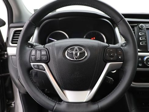 Used 2015 Toyota Highlander XLE image 18