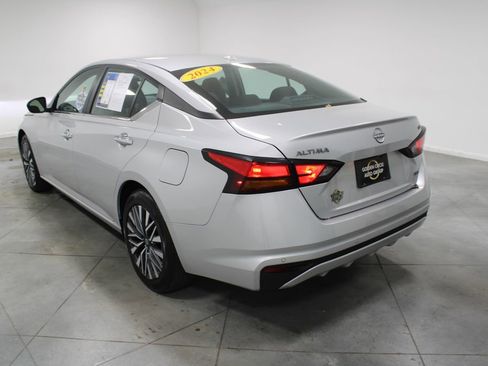 Used 2024 Nissan Altima 2.5 SV image 7