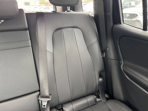 Used 2025 Mercedes-Benz GLB 250 image 40
