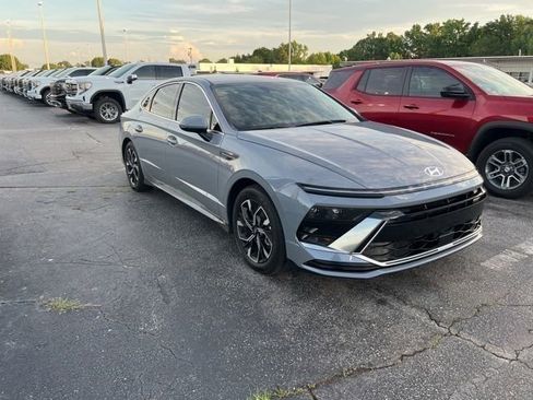 Used 2025 Hyundai Sonata SEL FWD image 1