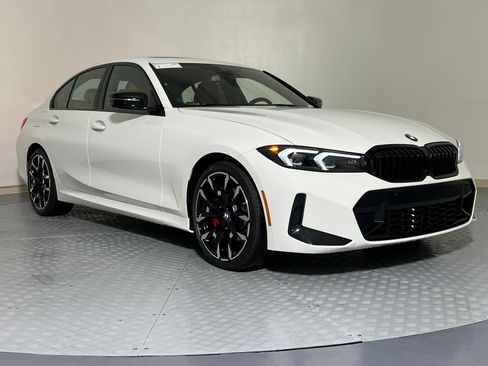 Used 2026 BMW 330i Sedan w/ M Sport Package RWD image 6