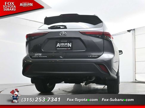 Used 2024 Toyota Highlander LE AWD/4WD image 19