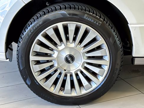Used 2015 Lincoln Navigator L 4WD w/ Equipment Group 101A Reserve image 29