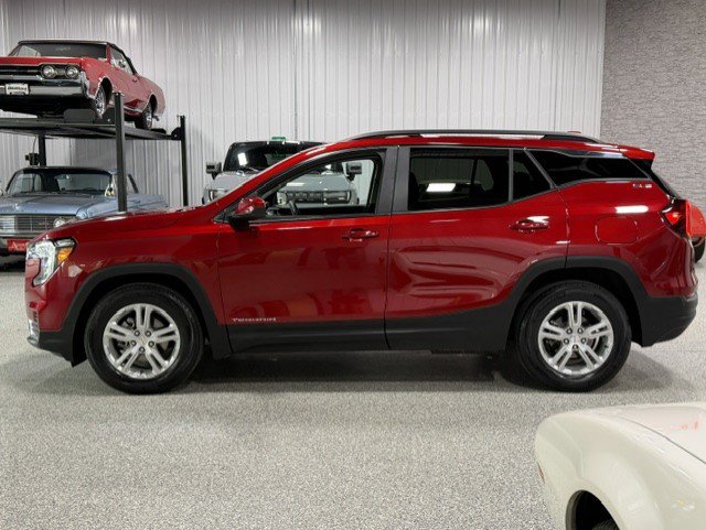 Certified 2023 GMC Terrain SLE w/ Driver Convenience Package FWD image 2