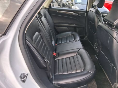 Used 2018 Ford Fusion SE w/ Equipment Group 602A FWD image 9