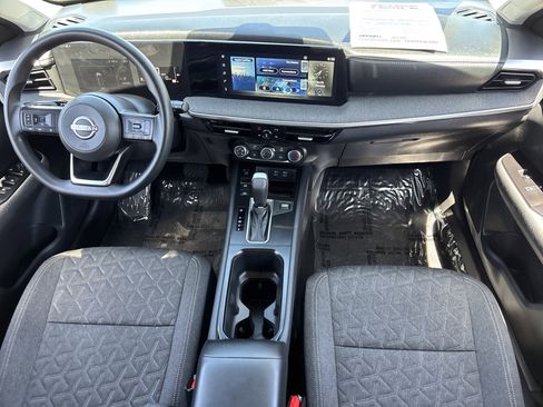 Used 2025 Nissan Kicks SV FWD image 14