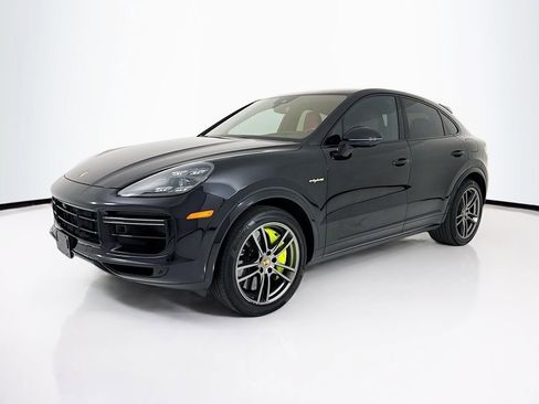 Certified 2021 Porsche Cayenne Turbo S AWD/4WD image 1