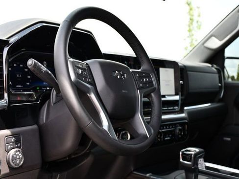 Used 2024 Chevrolet Silverado 1500 LT Trail Boss w/ Convenience Package II AWD/4WD image 18