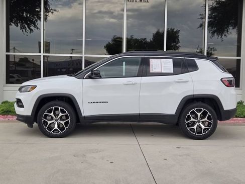 Used 2025 Jeep Compass Limited AWD/4WD image 4
