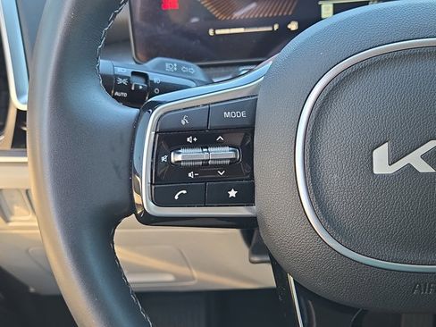 Used 2025 Kia Sorento EX w/ Panoramic Sunroof Package image 26