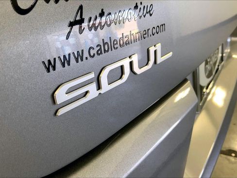 Certified 2025 Kia Soul LX w/ LX Technology Package FWD image 8