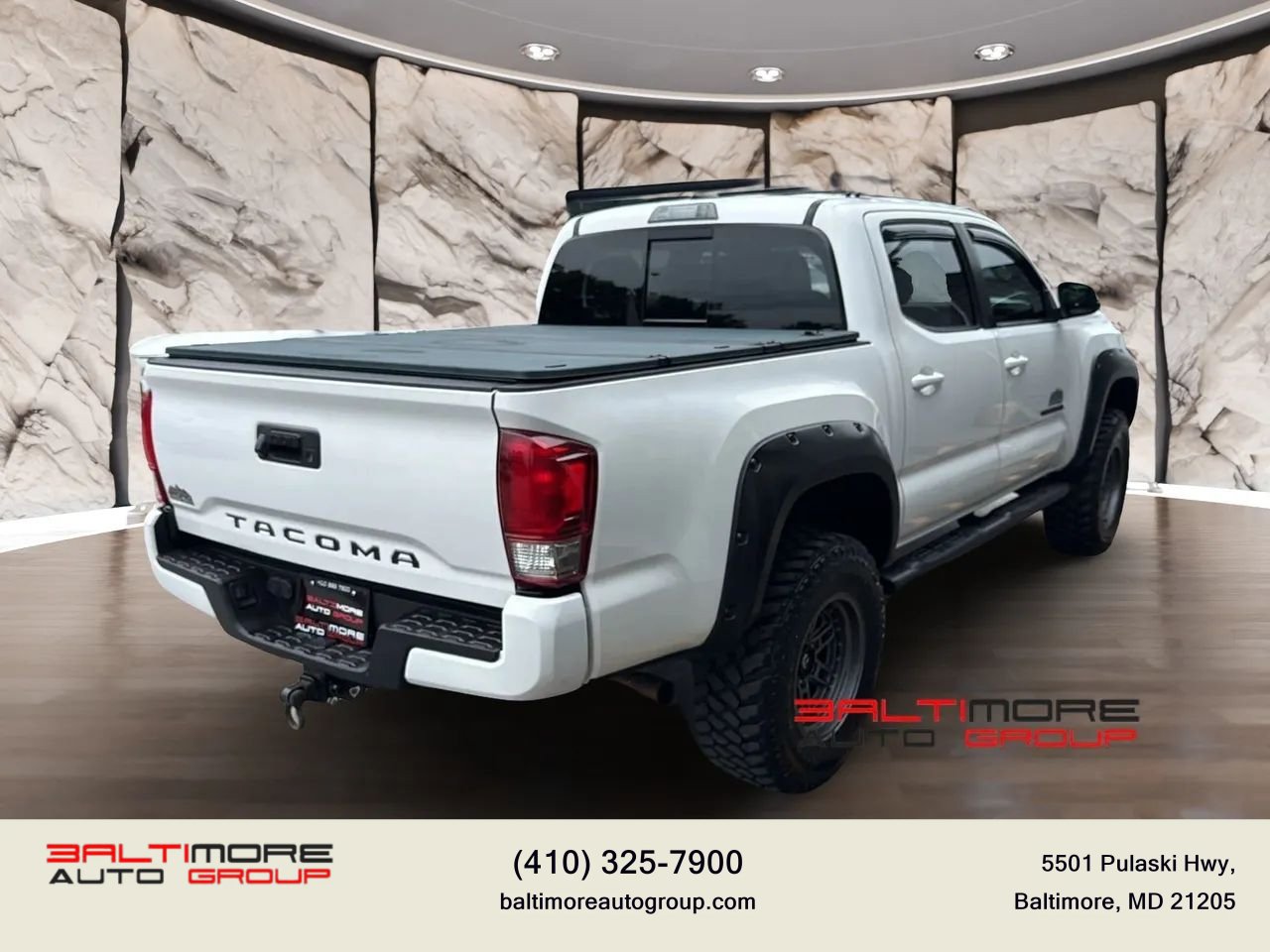 Used 2017 Toyota Tacoma TRD Sport w/ Tow Package (A/T) AWD/4WD image 4
