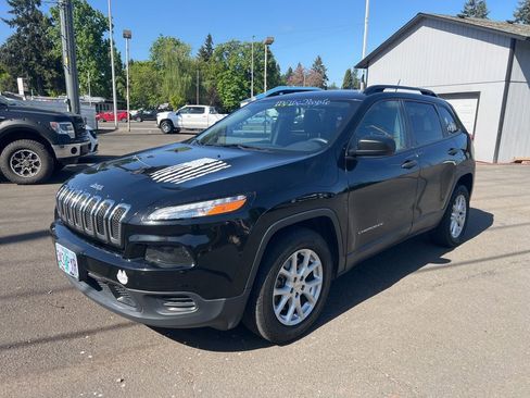Used 2017 Jeep Cherokee Sport FWD image 2