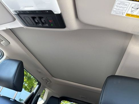 Used 2025 Nissan Rogue SV w/ SV Premium Package FWD image 41