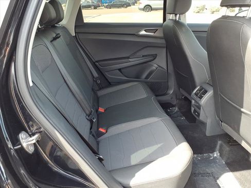 Certified 2025 Volkswagen Taos SE image 14