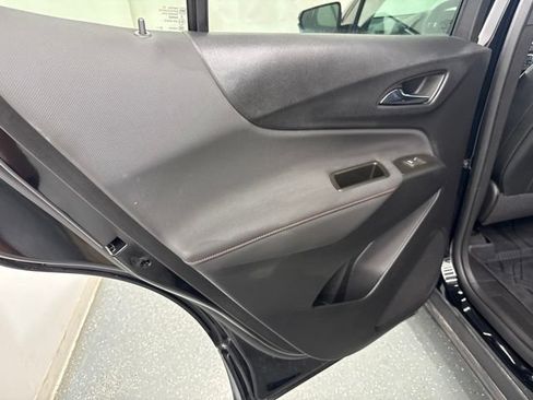 Used 2023 Chevrolet Equinox RS FWD image 17