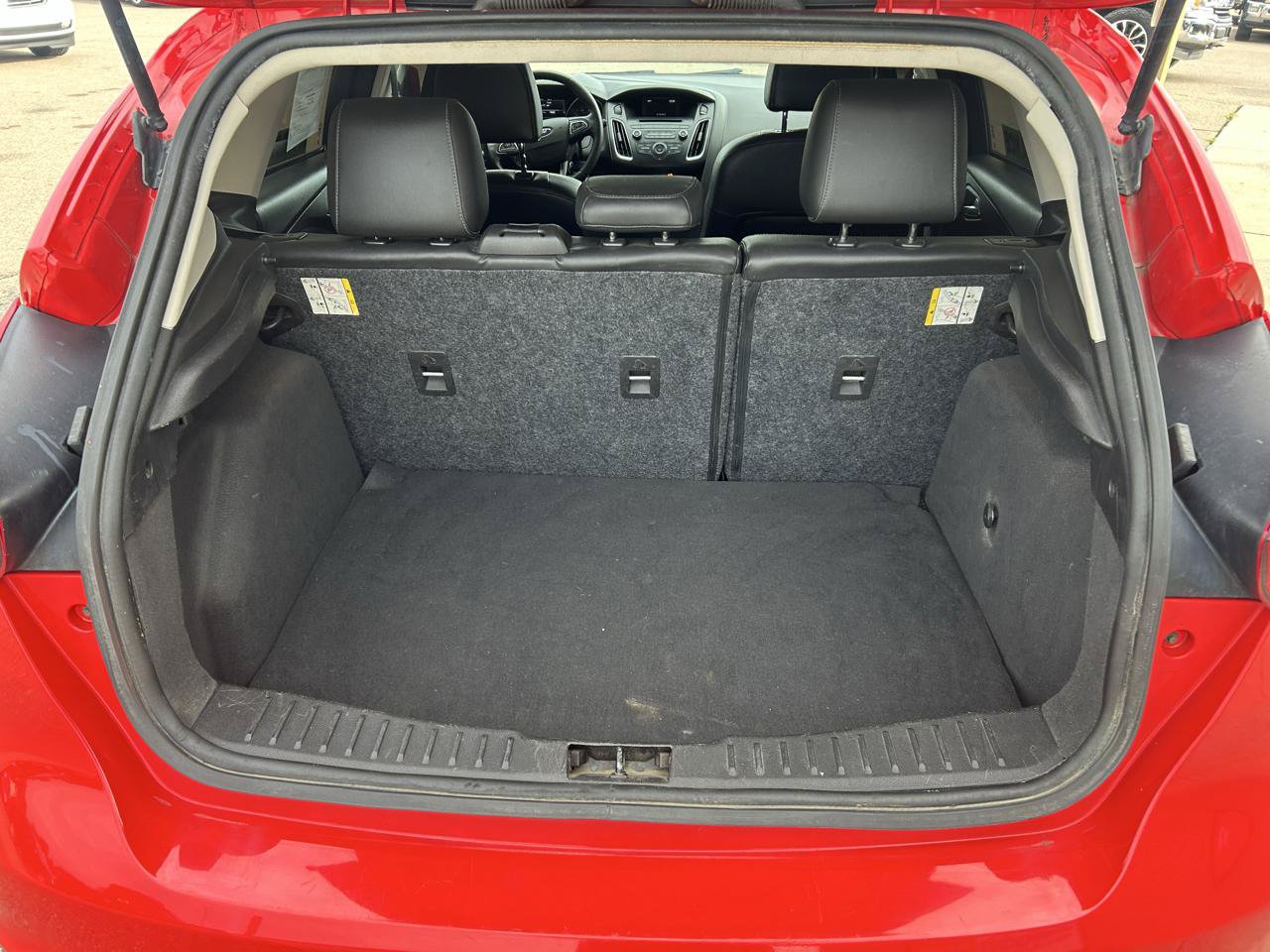 Used 2015 Ford Focus SE w/ Equipment Group 201A FWD image 17