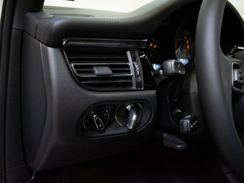 New 2026 Porsche Macan S image 22