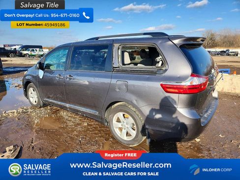 Used 2017 Toyota Sienna LE w/ Protection Package FWD image 3