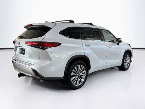 Used 2023 Toyota Highlander Platinum AWD/4WD image 5