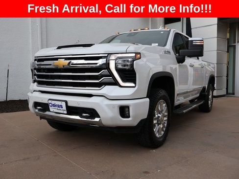Used 2024 Chevrolet Silverado 3500 High Country w/ High Country Premium Package image 4