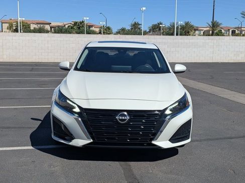 Used 2023 Nissan Altima 2.5 SV w/ SV Premium Package image 2