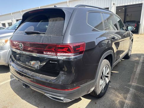 Used 2024 Volkswagen Atlas SE AWD/4WD image 10