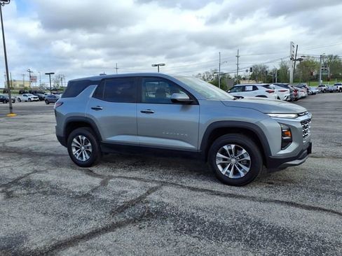 Used 2025 Chevrolet Equinox LT FWD image 9
