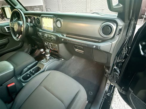 Used 2023 Jeep Wrangler Unlimited w/ Cold Weather Group image 33