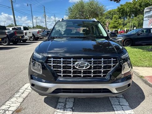 Used 2025 Hyundai Venue SEL FWD image 3