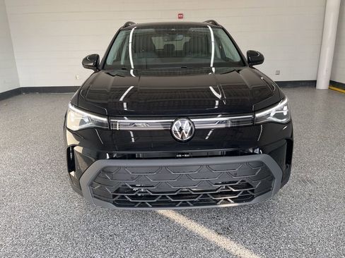 New 2026 Volkswagen Taos SE image 9