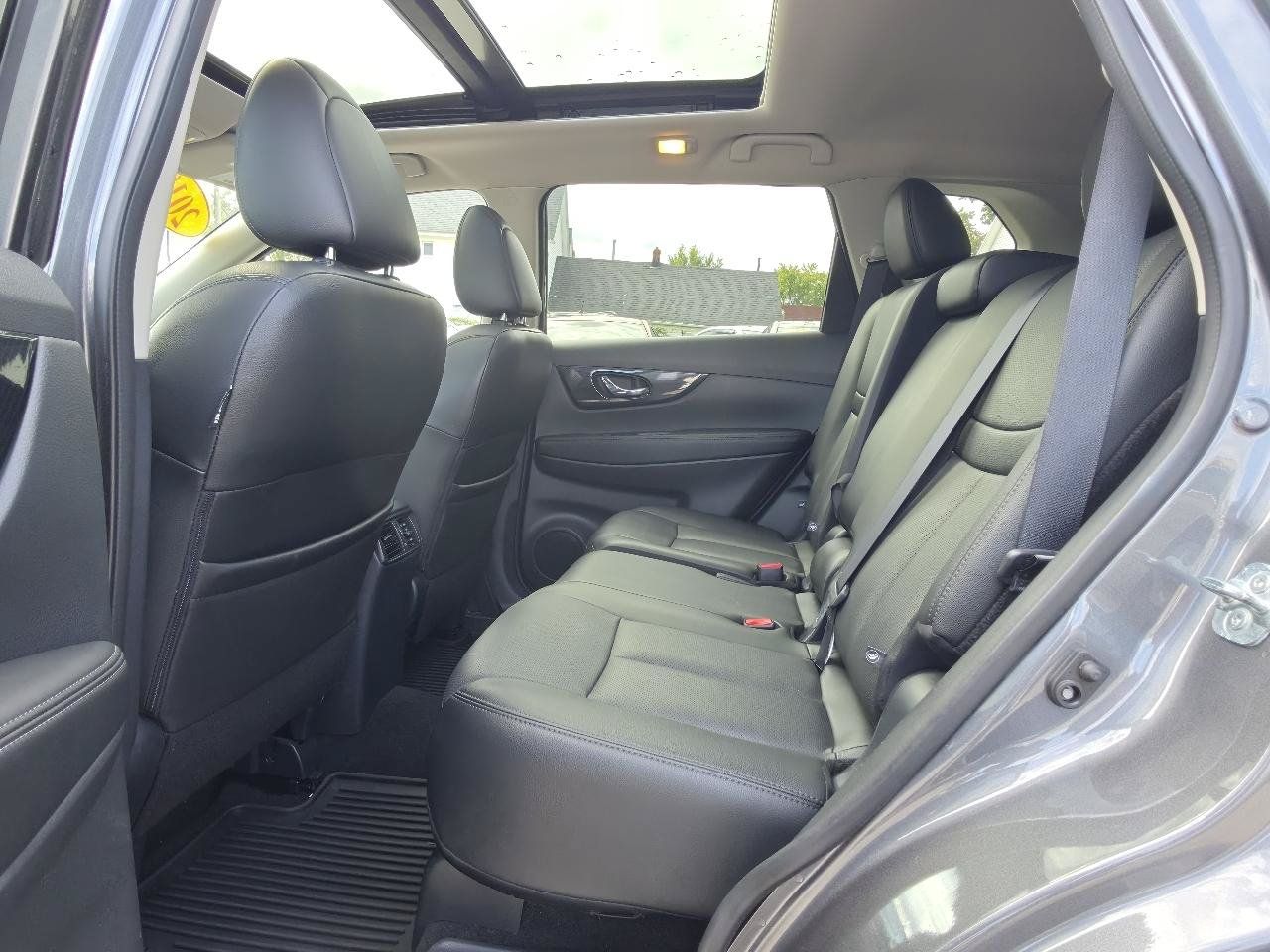 Used 2018 Nissan Rogue SL w/ Premium Package AWD/4WD image 16