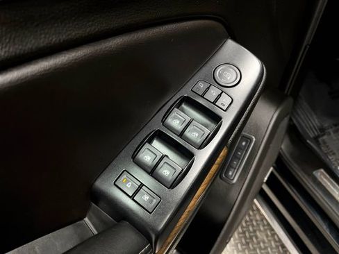 Used 2019 GMC Yukon XL Denali image 16