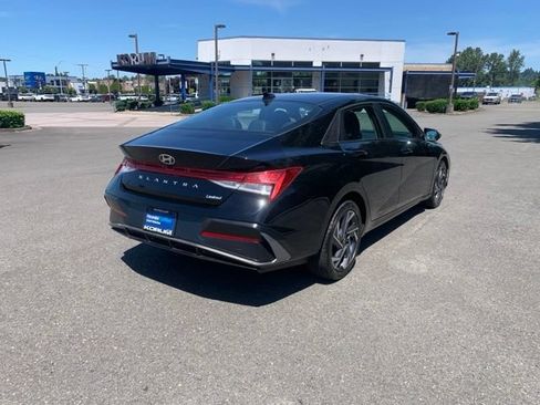 Certified 2025 Hyundai Elantra Limited FWD image 6