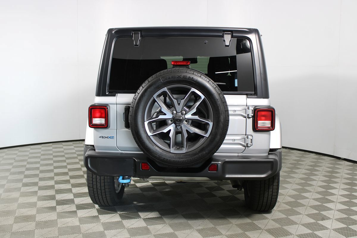 Used 2024 Jeep Wrangler Unlimited AWD/4WD image 33