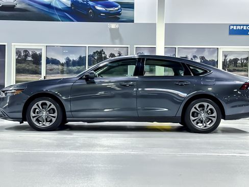 Used 2024 Honda Accord EX image 2