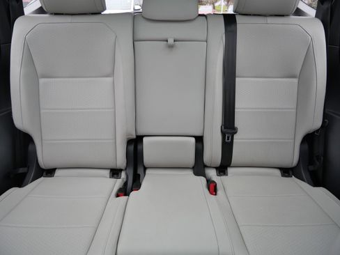 Certified 2021 Volkswagen Tiguan SE R-Line image 12