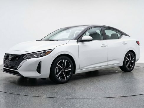 Used 2025 Nissan Sentra SV image 3
