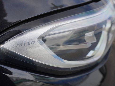 Used 2022 BMW 330i xDrive 330i xDrive w/ Driving Assistance Package image 21