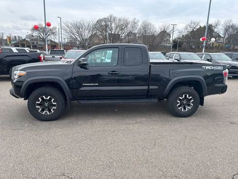 Used 2020 Toyota Tacoma TRD Off-Road w/ Technology Package image 4