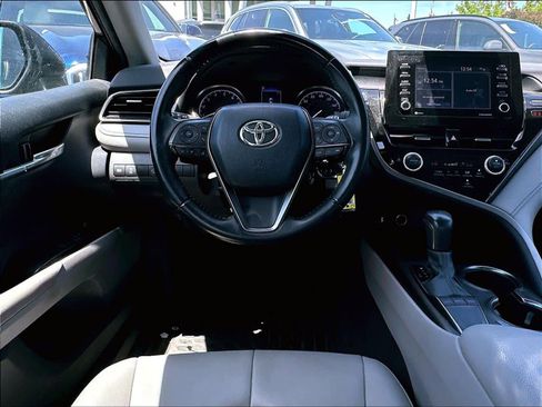 Used 2022 Toyota Camry SE FWD image 11