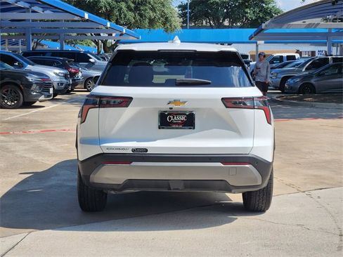 Used 2026 Chevrolet Equinox LT FWD image 12