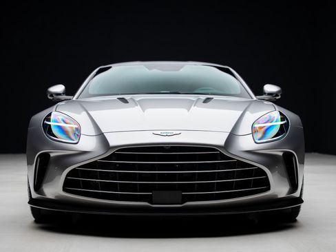 Used 2025 Aston Martin V8 Vantage Coupe RWD image 8
