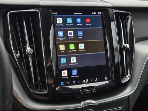 Used 2023 Volvo XC60 B5 Core FWD image 25