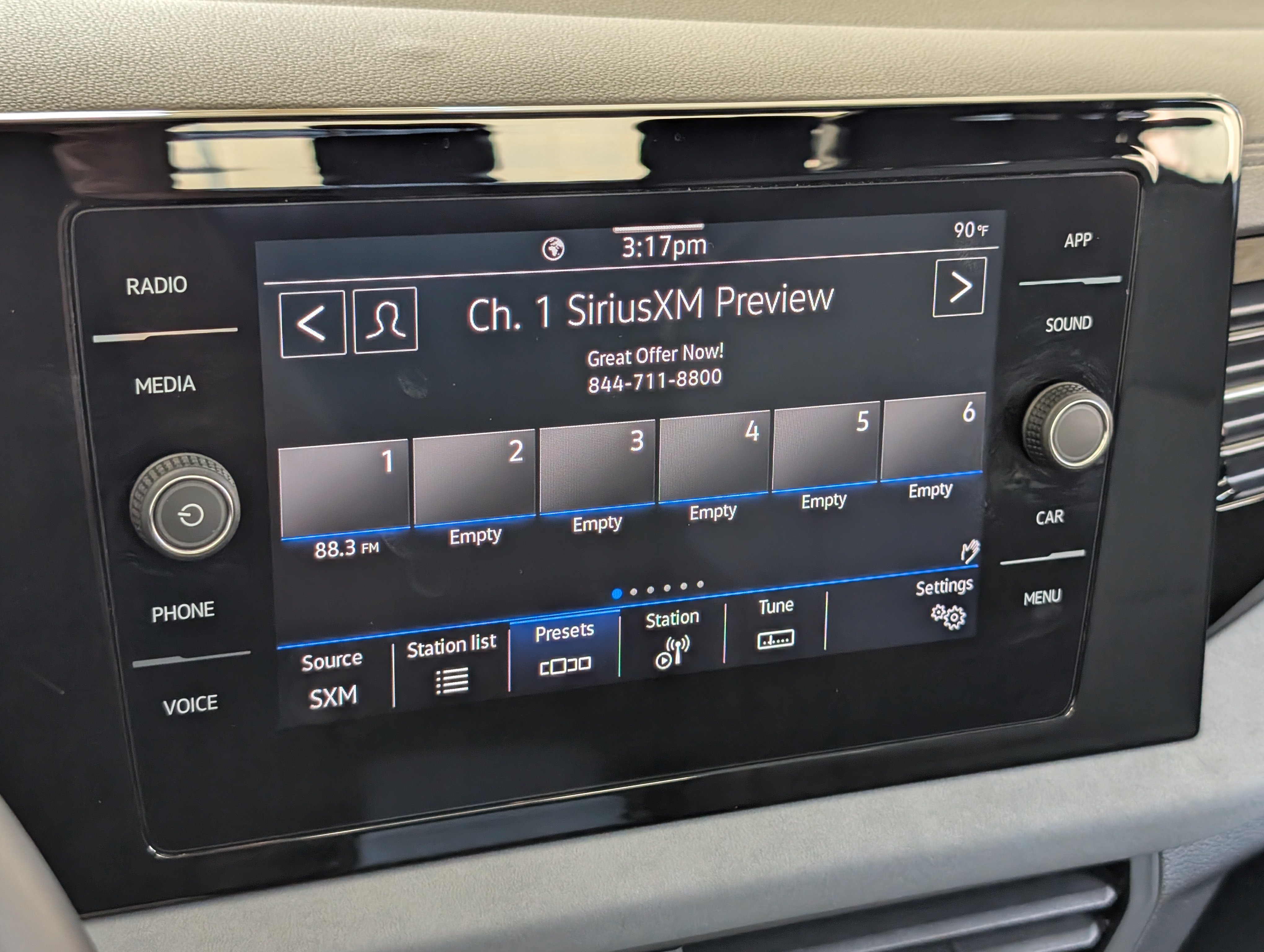 Used 2025 Volkswagen Jetta SE w/ Sunroof Package FWD image 28
