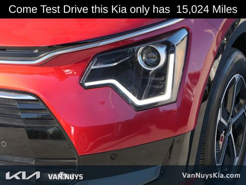 Used 2023 Kia Niro SX image 8
