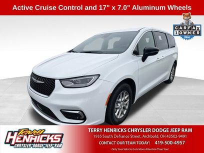 Used 2026 Chrysler Pacifica Select
