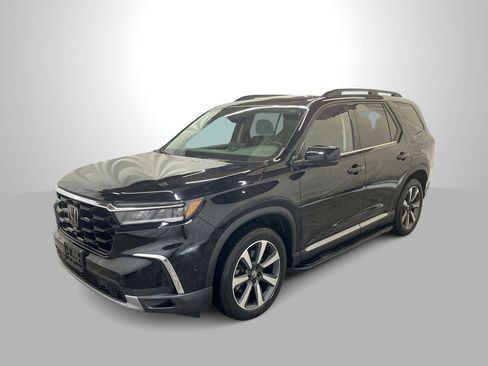Used 2023 Honda Pilot Touring image 1