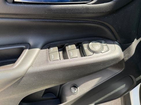 Used 2018 Chevrolet Equinox LT FWD image 17