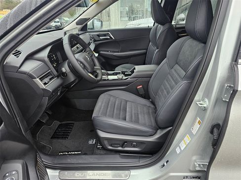 New 2026 Mitsubishi Outlander SE image 16